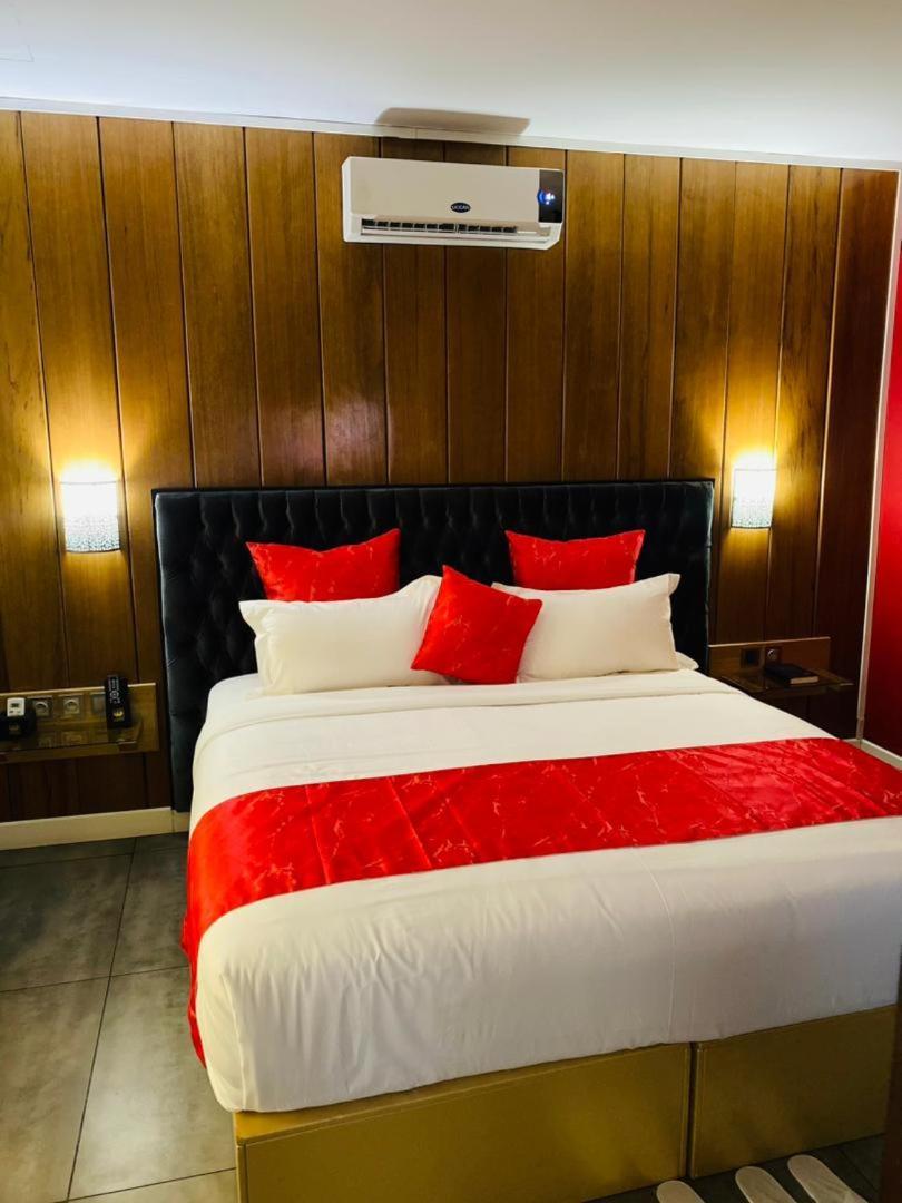 Boun'S Hotel Яунде Екстер'єр фото
